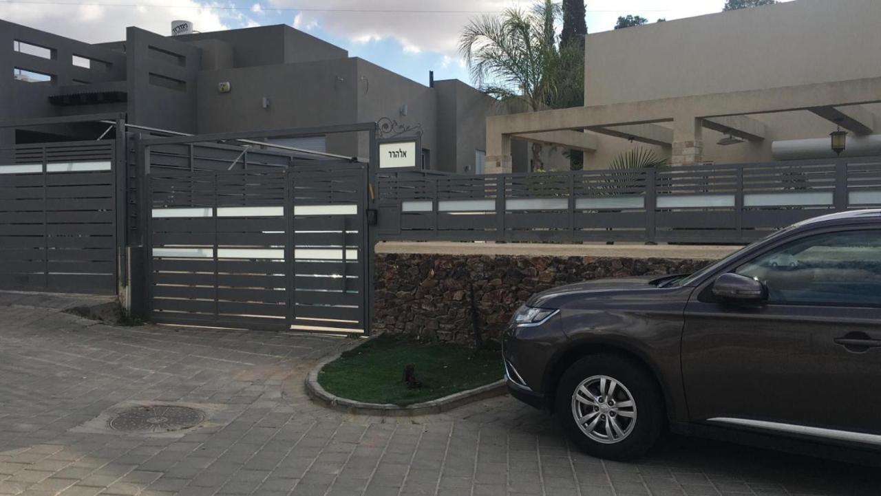 Rom Hatayelet Arad Esterno foto